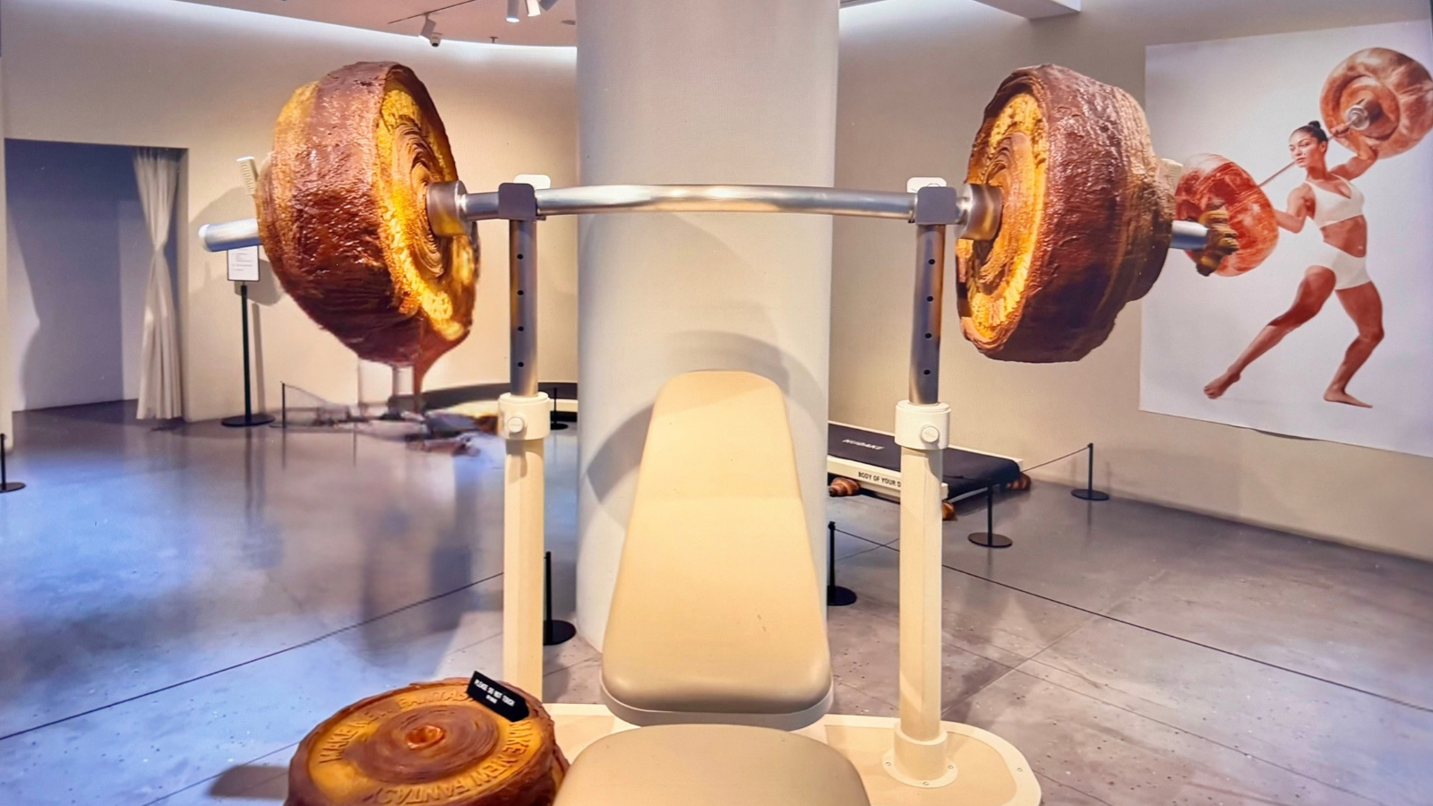 Croissantgym: absurd en geestig tegelijk